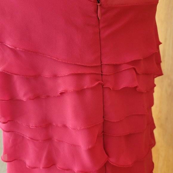 Express Tiered Ruffle Sleeveless Blouse in Raspberry Red. Size Medium. - Picture 8 of 10
